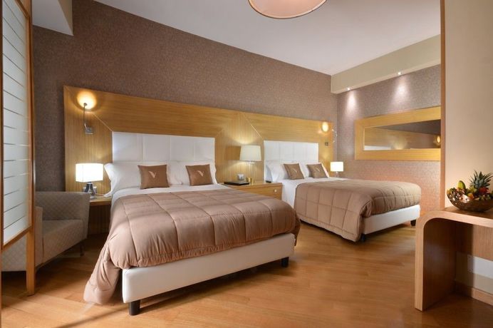 Imagen de la habitación del Hotel Villa Minieri Resort and Spa. Foto 4