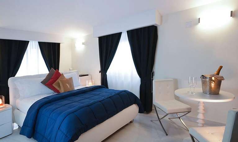 Imagen de la habitación del Hotel Villa Minieri Resort and Spa. Foto 8