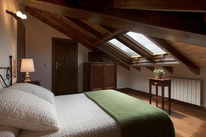 Imagen de la habitación del Hotel Villa Miramar, Poo de Llanes. Foto 7