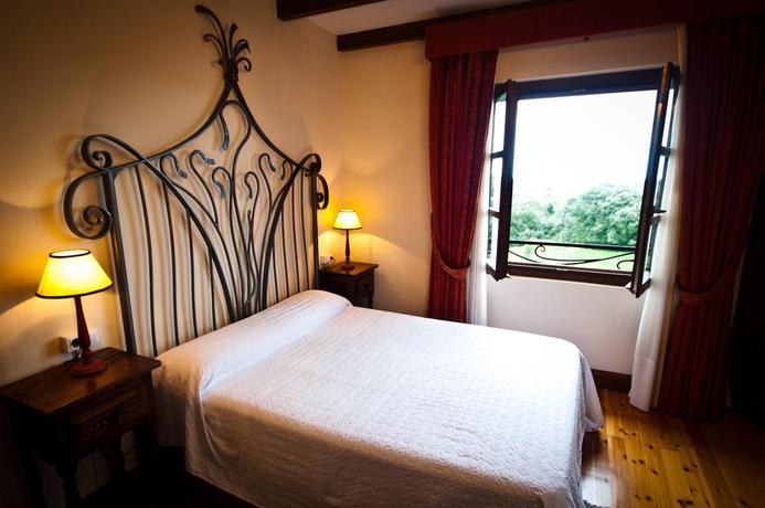 Imagen de la habitación del Hotel Villa Miramar, Poo de Llanes. Foto 12