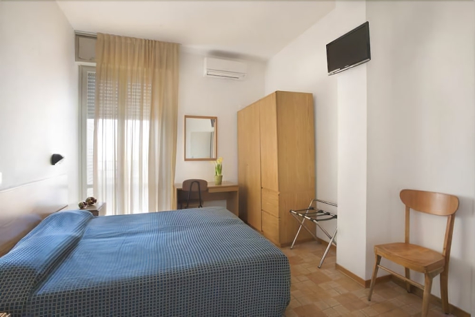 Imagen de la habitación del Hotel Villa Mirella. Foto 9