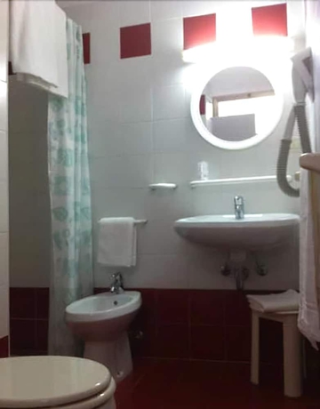 Imagen de la habitación del Hotel Villa Mirella. Foto 16