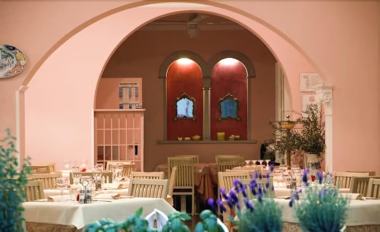 Imagen del bar/restaurante del Hotel Villa Mirella. Foto 3