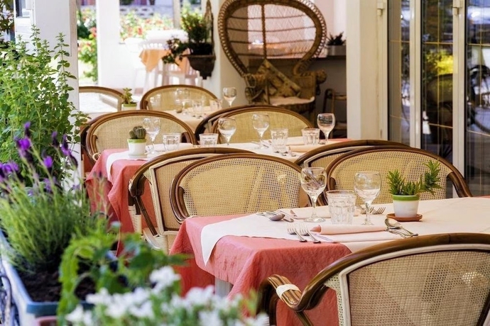 Imagen del bar/restaurante del Hotel Villa Mirella. Foto 8