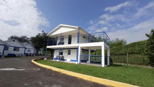 Imagen de los exteriores del Hotel Villa M&oacute;naco, Combia. Foto 11