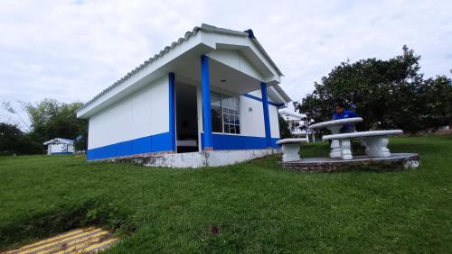 Imagen de los exteriores del Hotel Villa M&oacute;naco, Combia. Foto 13