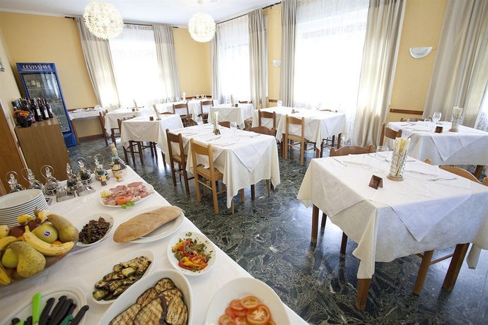 Imagen del bar/restaurante del Hotel Villa Moderna. Foto 7