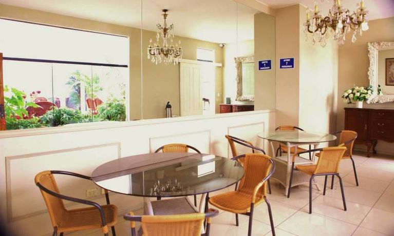 Imagen del bar/restaurante del Hotel Villa Molina. Foto 3