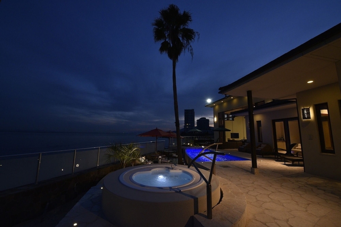 Imagen de la piscina del Hotel Villa Mon Temps Awaji. Foto 19