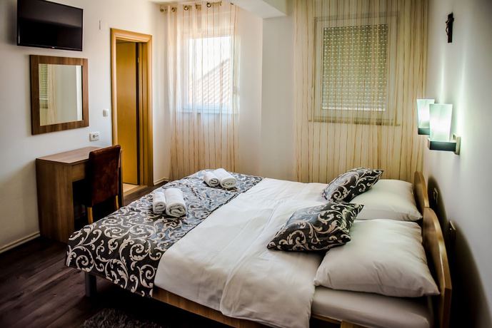 Imagen de la habitación del Hotel Villa Monaco. Foto 7