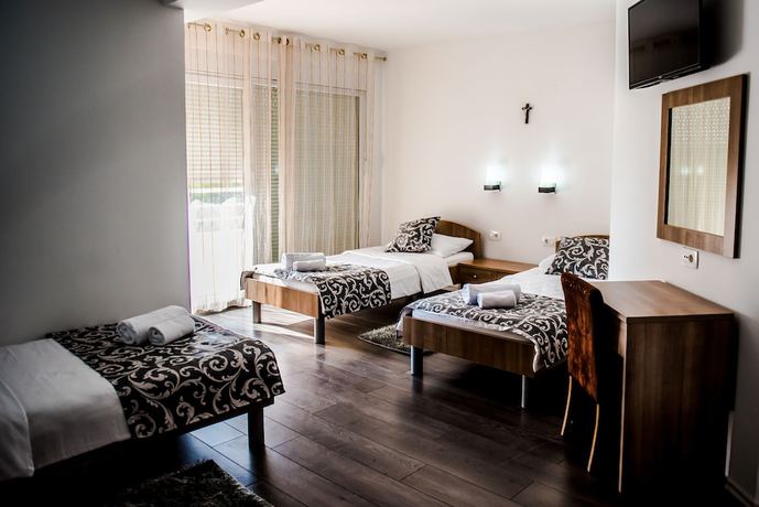 Imagen de la habitación del Hotel Villa Monaco. Foto 15