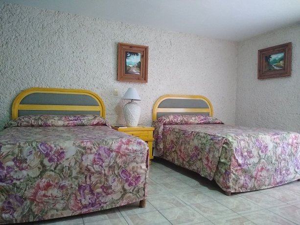 Imagen de la habitación del Hotel Villa Monarca. Foto 11