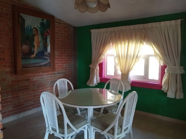 Imagen de la habitación del Hotel Villa Monarca. Foto 18