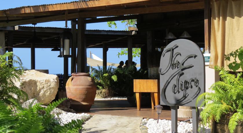 Imagen del bar/restaurante del Hotel Villa Montana Beach Resort. Foto 3