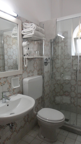 Imagen de la habitación del Hotel Villa Mora. Foto 9