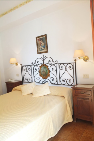 Imagen de la habitación del Hotel Villa Mora. Foto 10