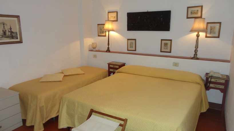 Imagen de la habitación del Hotel Villa Mora. Foto 12