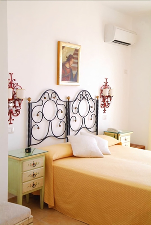 Imagen de la habitación del Hotel Villa Mora. Foto 13