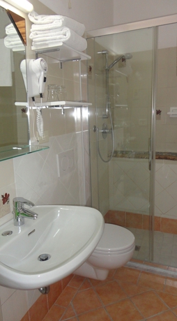 Imagen de la habitación del Hotel Villa Mora. Foto 17