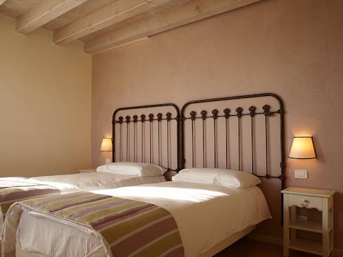 Imagen de la habitación del Hotel Villa Moron. Foto 3