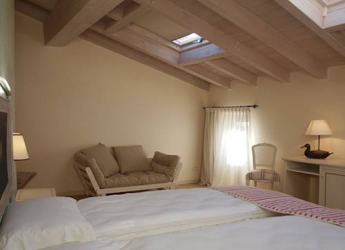 Imagen de la habitación del Hotel Villa Moron. Foto 6