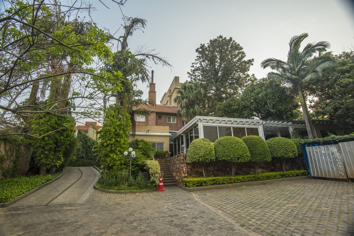 Imagen de los exteriores del Hotel Villa Morra Suites. Foto 11