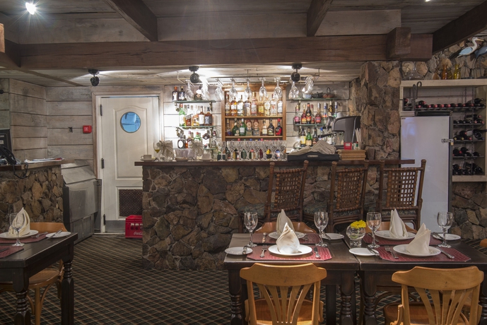 Imagen del bar/restaurante del Hotel Villa Morra Suites. Foto 7