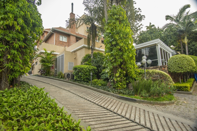 Imagen de los exteriores del Hotel Villa Morra Suites. Foto 14