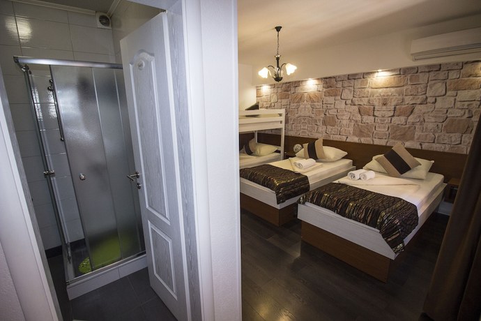 Imagen de la habitación del Hotel Villa Nadin. Foto 6