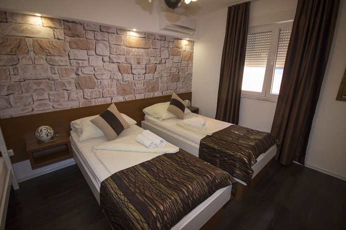 Imagen de la habitación del Hotel Villa Nadin. Foto 10