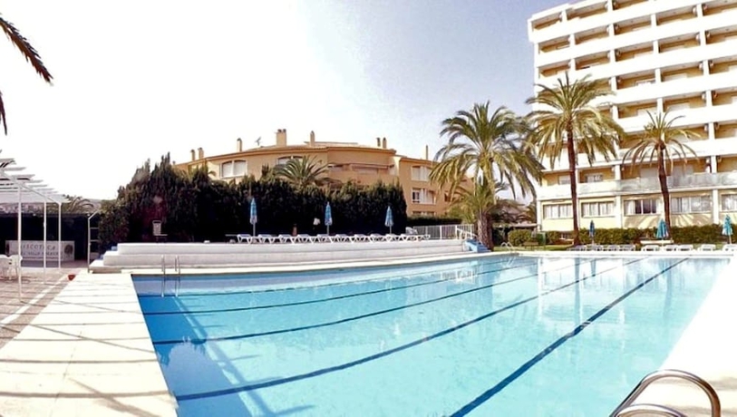 Imagen de la piscina del Hotel Villa Naranjos. Foto 16