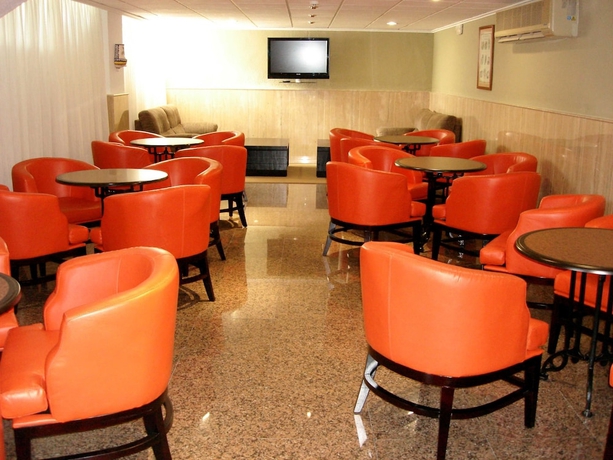 Imagen del bar/restaurante del Hotel Villa Naranjos. Foto 4