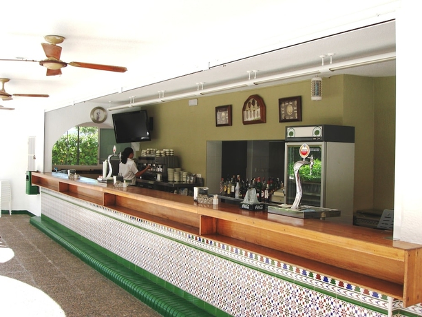 Imagen de la piscina del Hotel Villa Naranjos. Foto 19