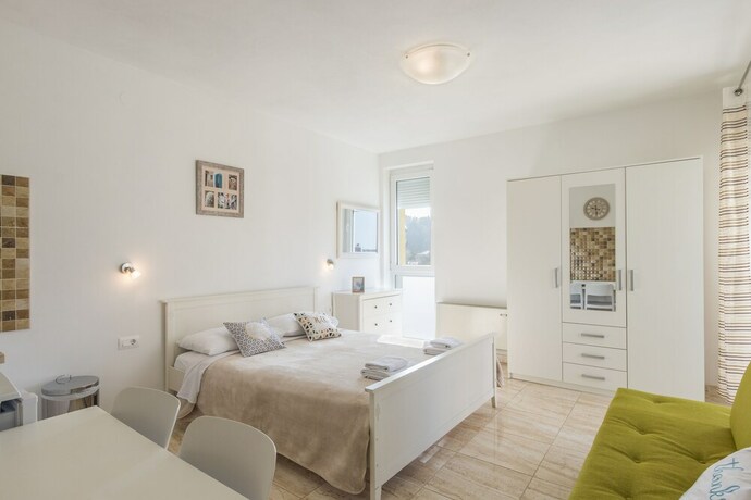 Imagen de la habitación del Hotel Villa Nina Apartments. Foto 15