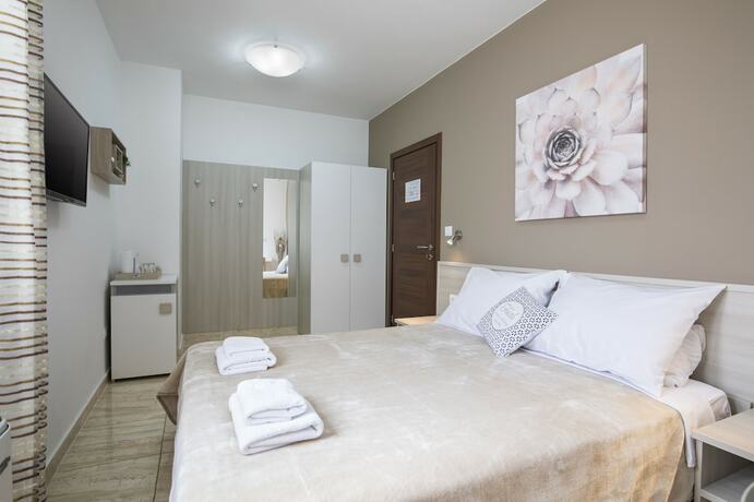 Imagen de la habitación del Hotel Villa Nina Apartments. Foto 18