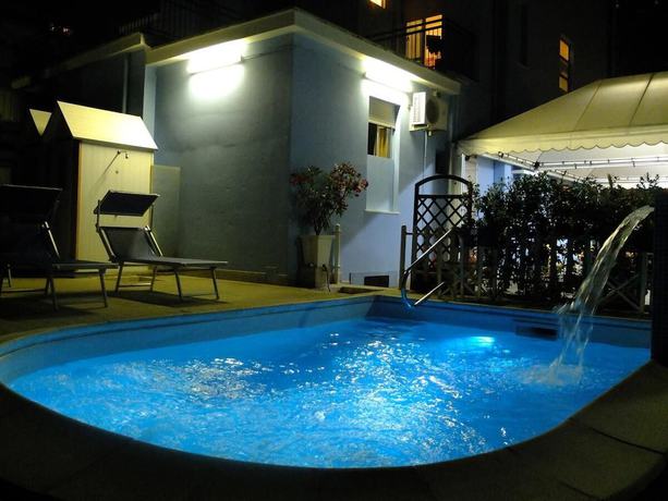 Imagen de la piscina del Hotel Villa Nora, Bellaria-Igea Marina. Foto 18