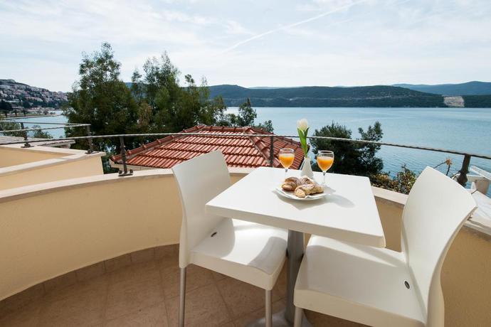 Imagen de los exteriores del Hotel Villa Nova, Neum. Foto 13