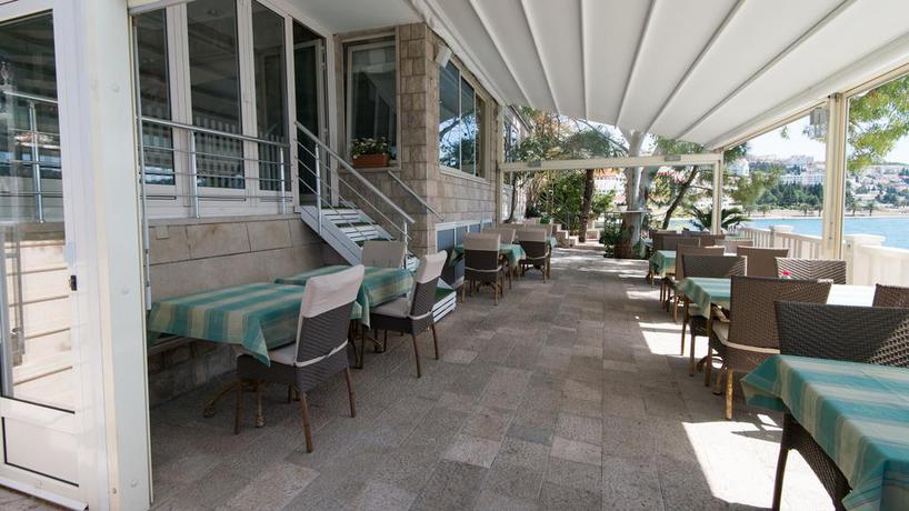 Imagen del bar/restaurante del Hotel Villa Nova, Neum. Foto 3