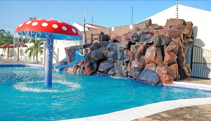 Imagen de la piscina del Hotel Villa Nuria. Foto 15