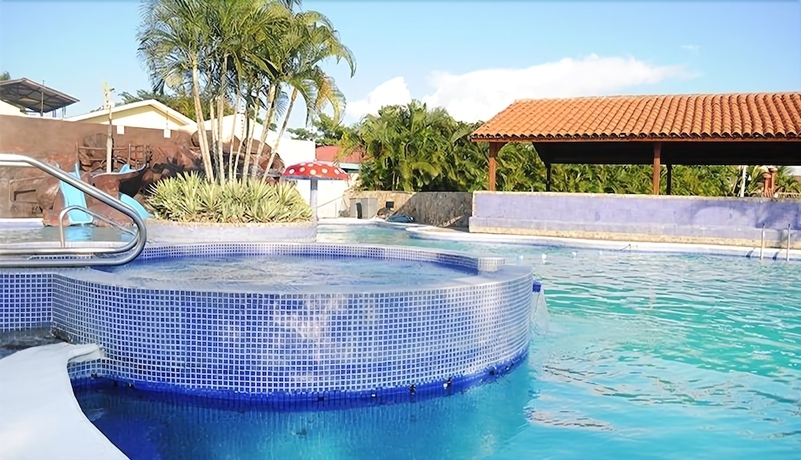 Imagen de la piscina del Hotel Villa Nuria. Foto 16