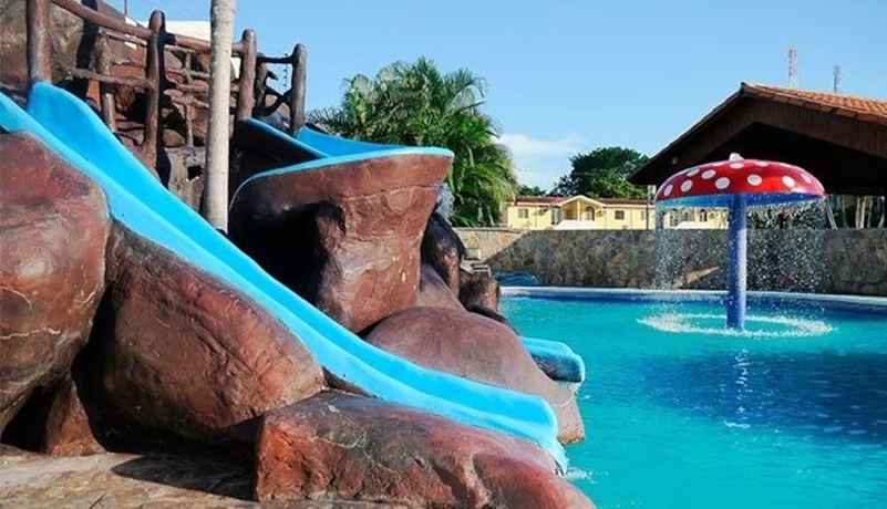 Imagen de la piscina del Hotel Villa Nuria. Foto 18