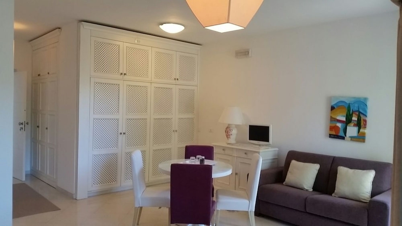 Imagen de la habitación del Hotel Villa Oasis Residence. Foto 8