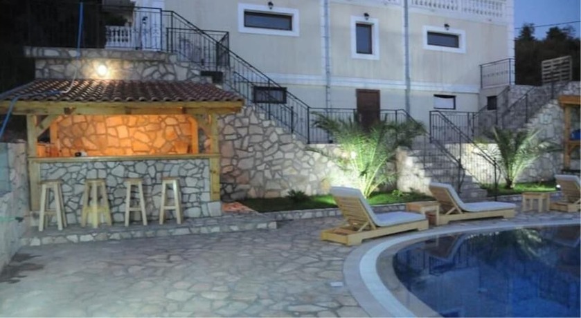 Imagen general del Hotel Villa Oasis with swimming pool. Foto 2