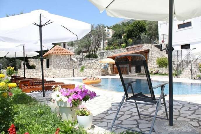 Imagen general del Hotel Villa Oasis with swimming pool. Foto 6