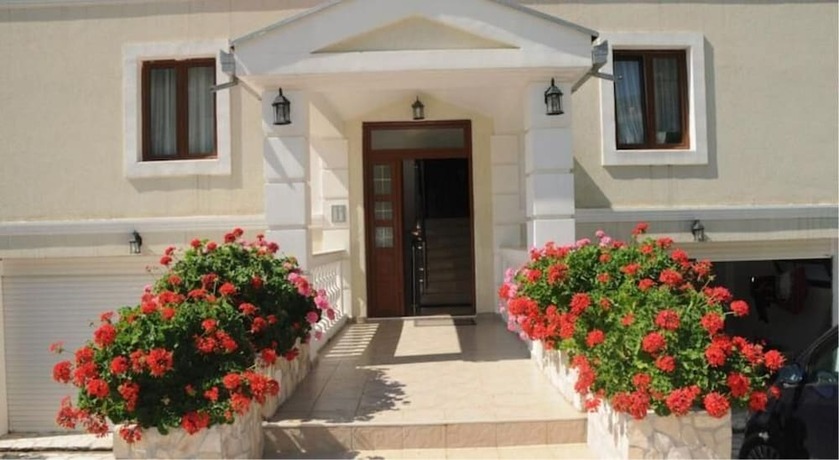 Imagen general del Hotel Villa Oasis with swimming pool. Foto 10