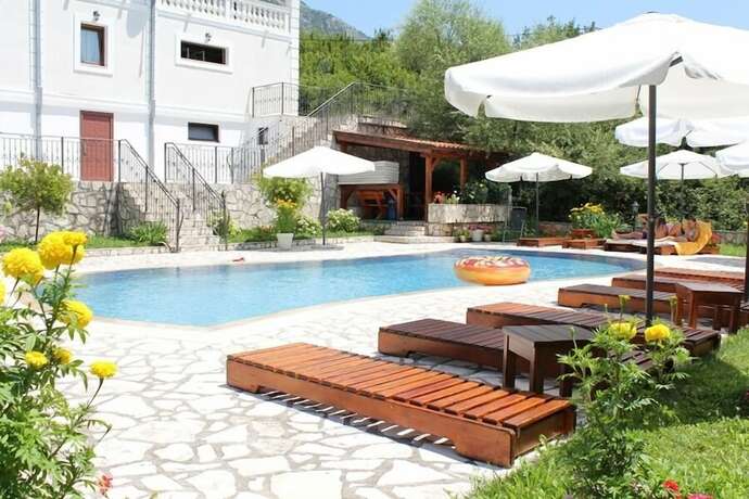 Imagen general del Hotel Villa Oasis with swimming pool. Foto 12
