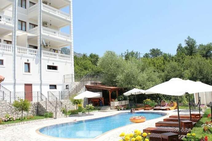 Imagen general del Hotel Villa Oasis with swimming pool. Foto 13