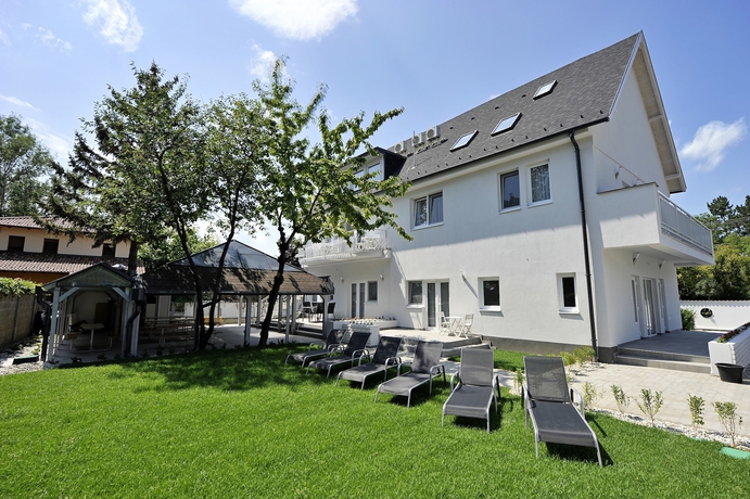 Imagen de los exteriores del Hotel Villa Oliver 1 Siófok. Foto 12