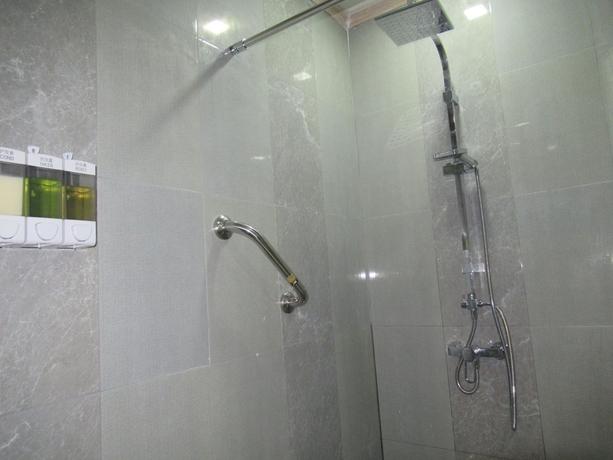 Imagen de la habitación del Hotel Villa Oranje Pattaya. Foto 5