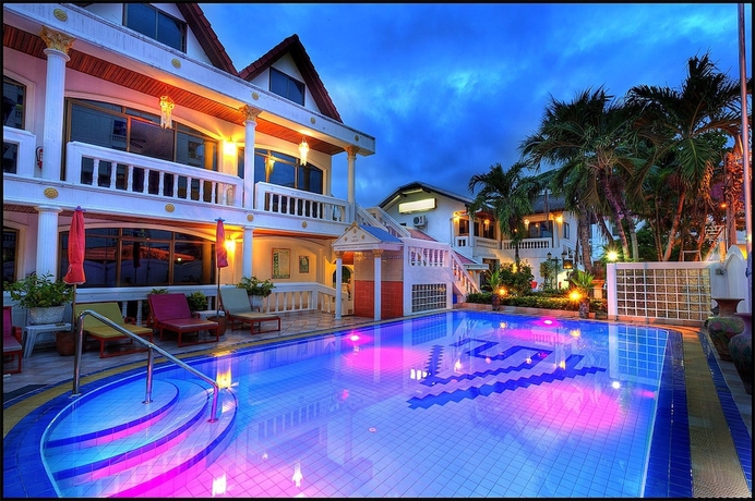 Imagen de la piscina del Hotel Villa Oranje Pattaya. Foto 19